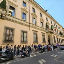 Salone del Mobile: Armani atrai multidões e Loro Piana celebra fibras nobres dos Andes