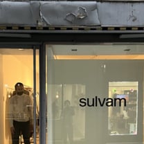 日本设计师品牌 sulvam 成立法国公司，在巴黎建立精品服装工作室