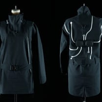 アンリアレイジ、暗闇の中で空間を知覚する服の体験型展示を開催