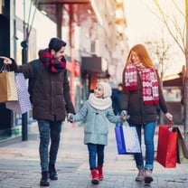Alors que Shein, Temu et Amazon grandissent, les acteurs historiques de la mode en France accusent un repli, selon l'IFM