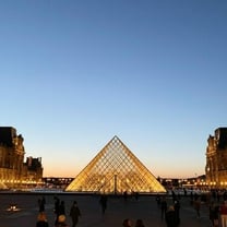 サカイがランウェイに復帰、CFCLが初参加　パリコレ22-23AW公式スケジュール発表