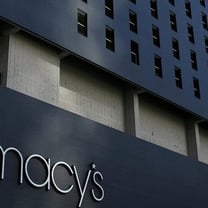 Macy's taglia l'outlook in vista delle festività natalizie dopo un trimestre debole
