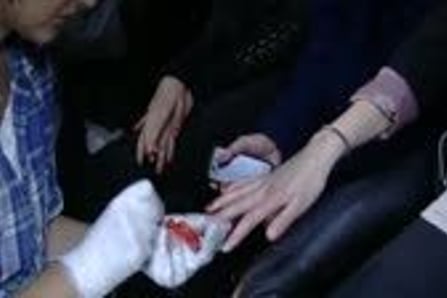 Nail bar and polish trend