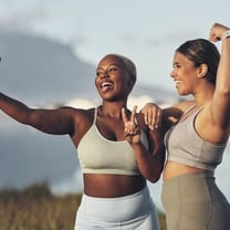 Ecartée des podiums, la taille 42 entre en résistance