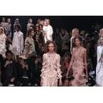 Alexander McQueen troca Paris por Londres