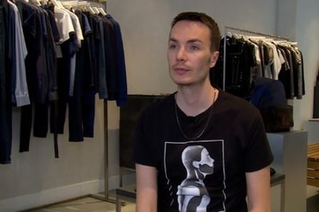 From women to men: the designer Maxime Simoëns forgets women's ready-to- wear and unveils his first men's collection.