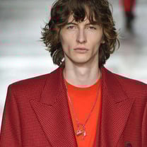 Paul Smith mostra sinais de progresso, mas lucros continuam em declínio
