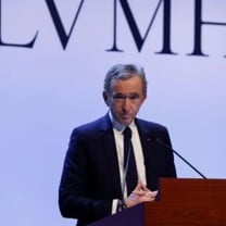 不确定性越来越大，LV老板将退休年龄延至80岁