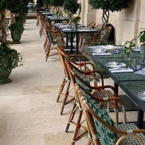 Café Lapérouse: apoio de Antoine Arnault com design de Cordelia de Castellane