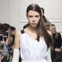 J.W. Anderson también se suma al formato de desfile mixto