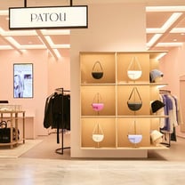Patou ouvre une première boutique parisienne aux Galeries Lafayette