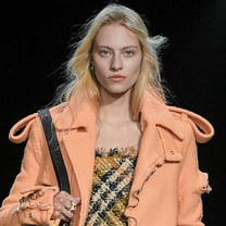 Burberry: le nouveau patron face à des choix difficiles sur le positionnement haut de gamme