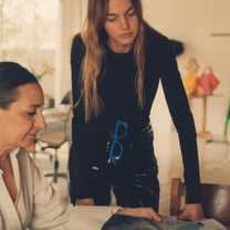 Mango signe une collab’ avec Simon Miller pour se faire connaître aux États-Unis