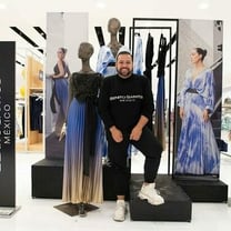 Benito Santos marca su entrada a Liverpool con una colección exclusiva