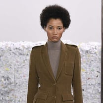 Gabriela Hearst presentará su colección de prêt-à-porter en París este otoño