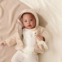 H&M va a lanzar una colección para bebés de la mano de Sophie la Girafe