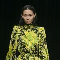 Balenciaga возглавил Lyst Index, сумка Prada – женский фэшн-товар номер один