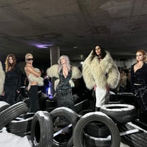 La Semana de la Moda de París arranca con un desfile de estudiantes del IFM, la presencia de Brigitte Macron y Pressiat