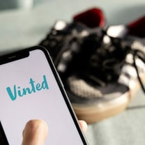 Vinted se compromete a indemnizar a las víctimas de estafas en su plataforma