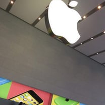 ポール・スミスや阿部千登勢など著名デザイナー100人以上がAppleを支持する助言書を提出