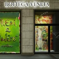 Bottega Veneta se une ao designer Gaetano Pesce, enquanto Dolce & Gabbana foca em jovens talentos no Salone del Mobile