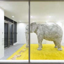 「ザ・ロウ」ドーバー ストリート マーケット ギンザ店が一新　アンティーク家具を配置
