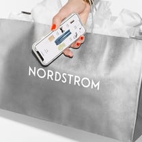 Le entrate di Nordstrom restano sotto ai livelli pre-pandemia, le azioni scendono