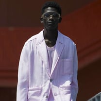 Desfiles de moda masculina: as tendências frescas e essenciais para o verão 2022