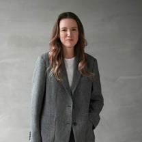 Uniqlo se choisit Clare Waight Keller comme directrice de la création