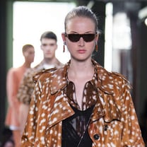 Burberry satisfeita com aceitação da sua transformação no primeiro semestre